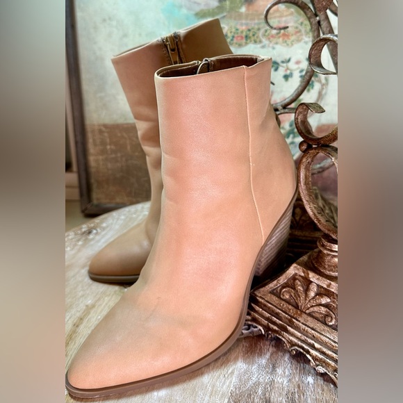 EUC Dolce Vita “Nemmy” Western Influenced Ankle Boots. Vegan Leather. Size 8.5 - Picture 2 of 15